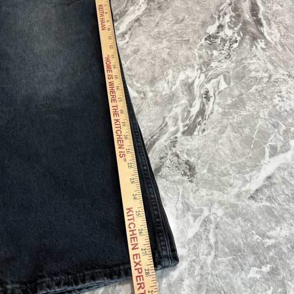 We the free  Major Leagues Mid-Rise Cuffed Jeans Black Wash size 28” - Picture 11 of 13